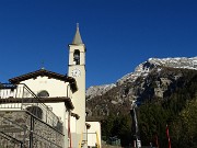 75 La chiesetta di Capovalle baciata dal sole 